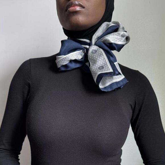 Accessories - Vintage navy white silk scarf